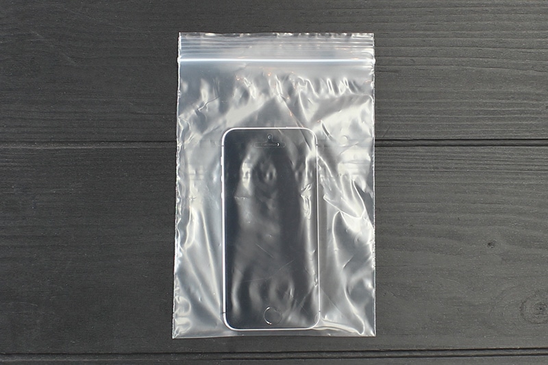 チャック付きポリ袋に入れる