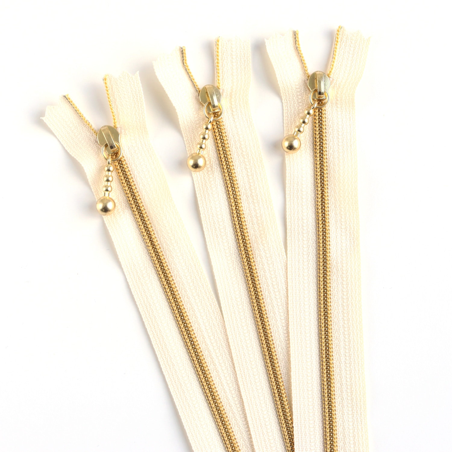 日本紐釦貿易 Y.K.K メタリオンファスナー 3C 20cm生成り/ゴールド 3本入 3CM20-2G (ご注文単位1束)【直送品】