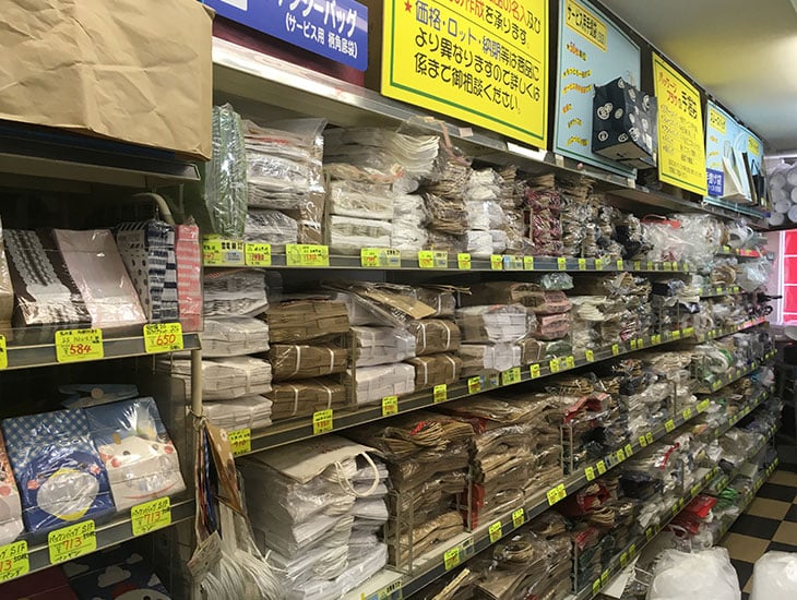 いつも御愛顧頂き誠に有難うございます。当店では包装資材、食品容器、日用品、文具、季節商品等、幅広く取り扱っております。地域の皆様に愛されるお店作りを目指し、日々精進しております。是非一度ご来店下さい。