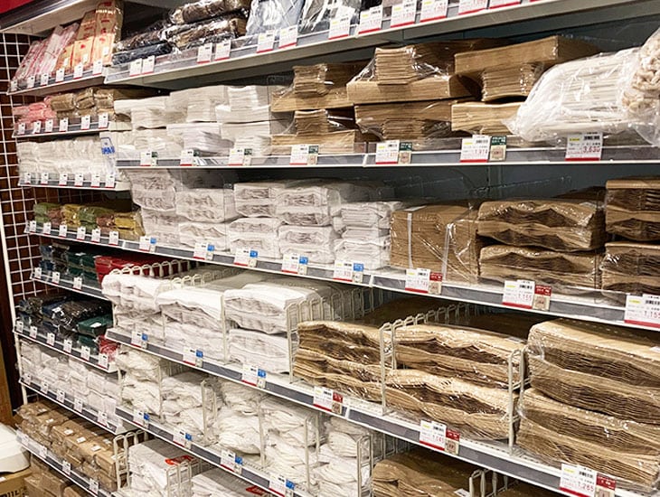 包装資材を中心に店内の商品だけでなく、各メーカー品含めお取り寄せ可能です。<br>また、別注品のご相談も賜りますので何なりとご相談ください!<br>スタッフ一同、ご来店を心よりお待ち申し上げます。